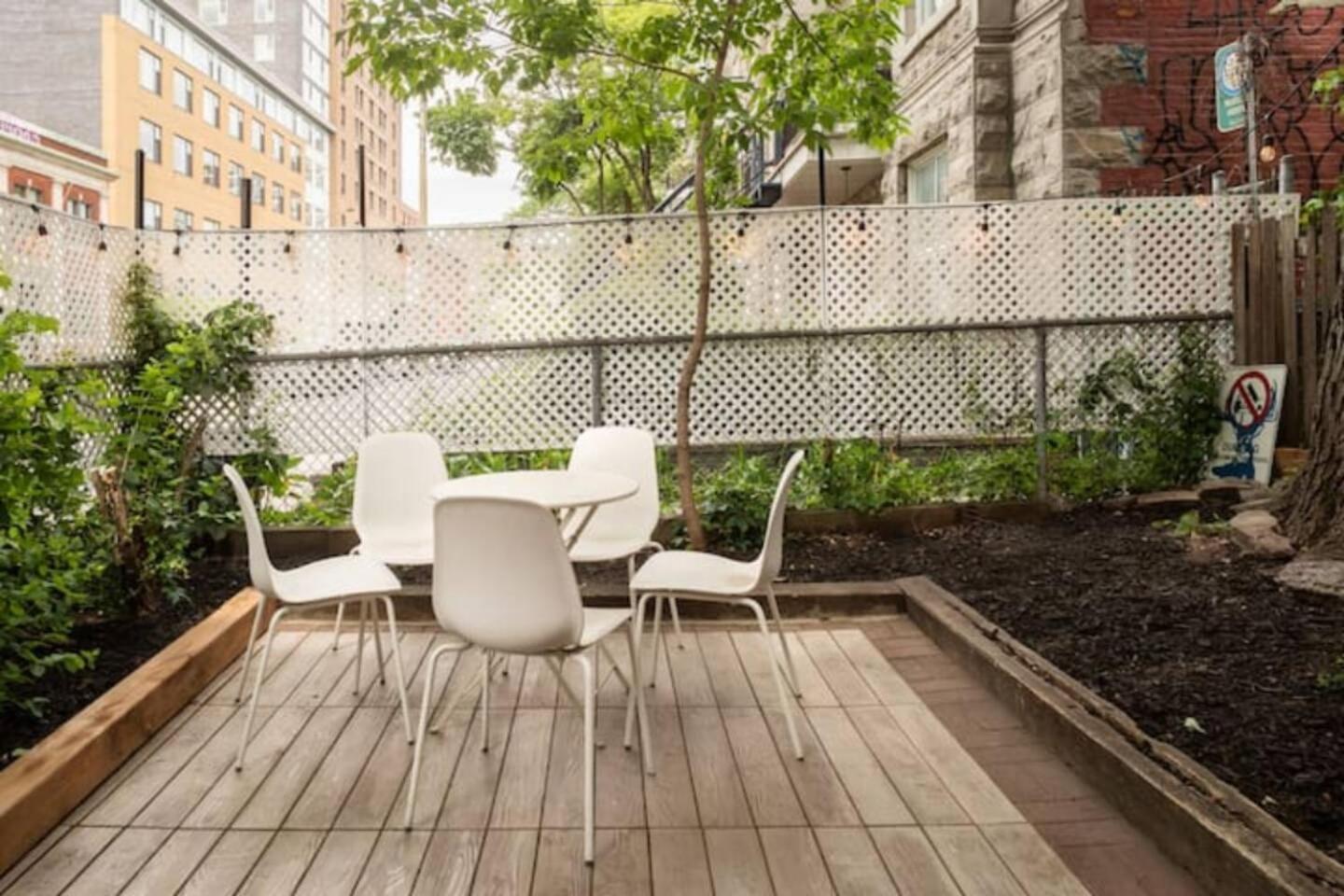 Heart Of Mtr For Memerable Experiance 2 Backyard 7Minmetro Fully Renovated & Equipped มอนทรีอัล ภายนอก รูปภาพ